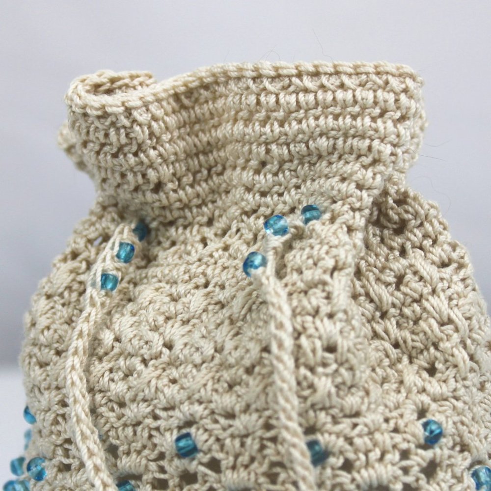 Blue Glass Beaded Cream Crochet Drawstring Pouch Bag - Picture 3 of 7